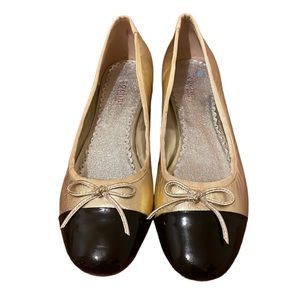 Cochni gold and black ballet flats. VGUC. Size 38